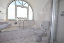 Bad Ruhige, und gem�tliche 
DG-Wohnung in PB n�he Fischteiche
Beste Lage!