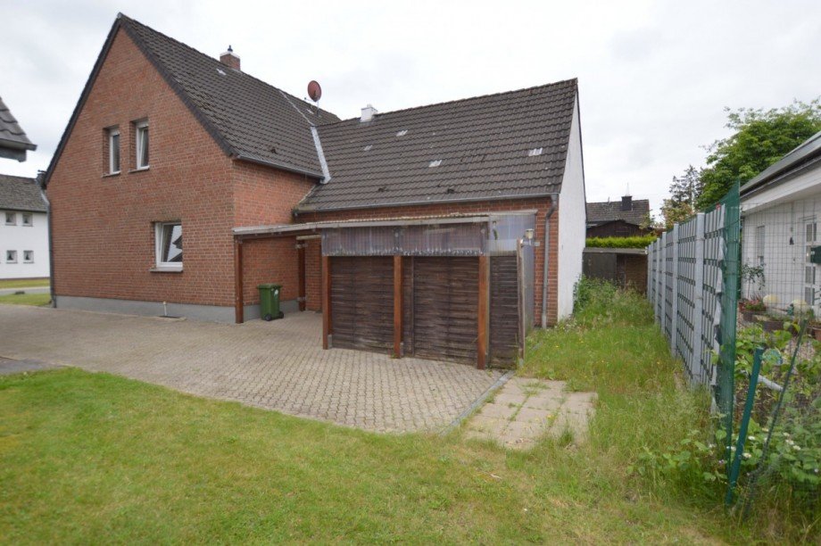 Haus Seitenansicht Einfamilienhaus Paderborn / Sennelager