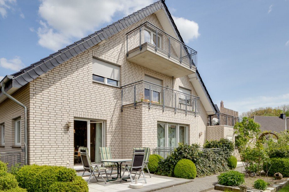 Hausansicht Maisonettewohnung Bad Lippspringe