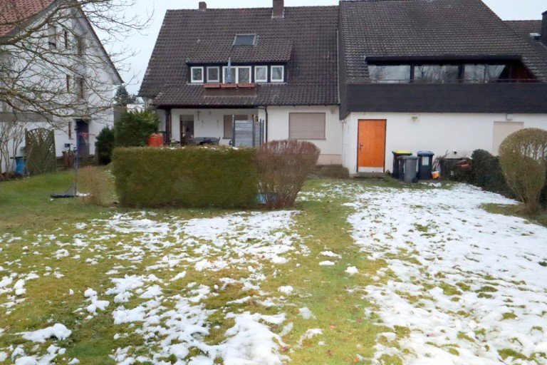 Garten Bad Lippspringe Mehrfamilienhaus 2-Familienhaus mit gro�em Gartenin Bad Lippspringe( Renovierungsbed�rftig )Bautr�ger/Kapitalanleger