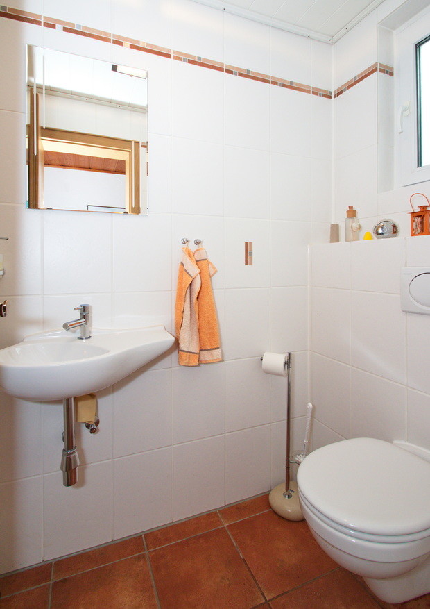 G�ste WC Reihenhaus Paderborn / Schlo� Neuhaus