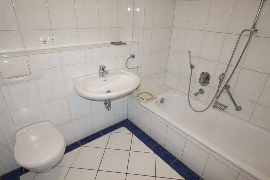 Bad Erdgeschosswohnung Paderborn / Schlo� Neuhaus