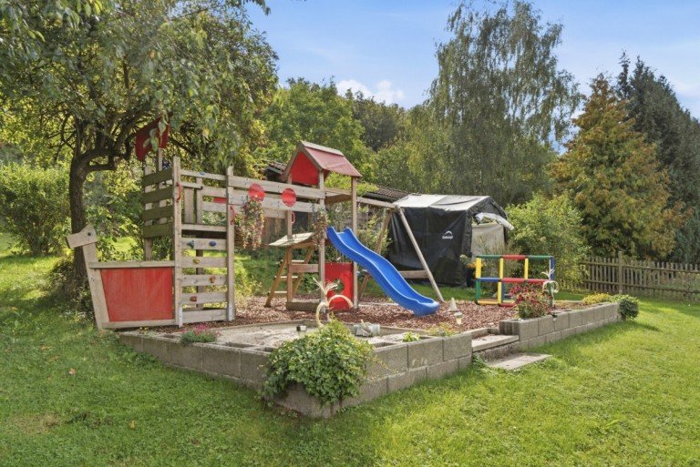 Kletterger�st Bad Driburg Einfamilienhaus Viel Platz f�r die gro�e Familie!gem�tlich und familienfreundlichEinfamilienhaus mit gro�em Garten! in Bad Driburg OT